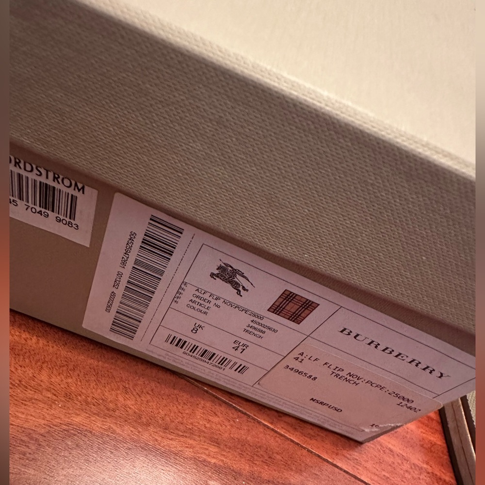 Burberry thong sandals, 41 - Picture 2 of 3